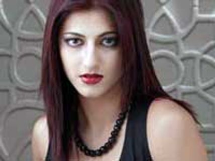 Shruthi Haasan to make Telugu debut