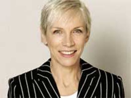 Annie Lennox receives woman of peace honour