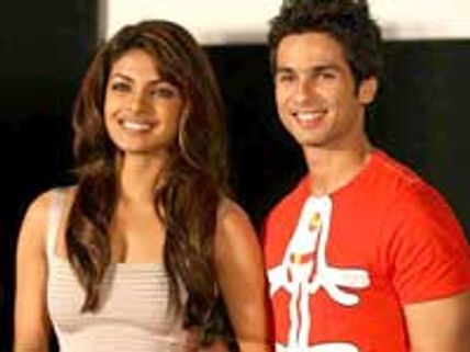 Shahid, Priyanka bag Teacher's Achievement Awards