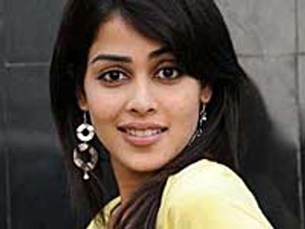 Genelia to pair with Dhanush