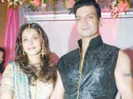 Eesha Koppikhar ties knot with Timmy Narang