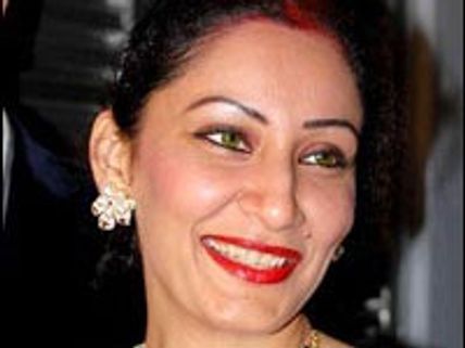 Sanjay wants Manyata to design jewellery