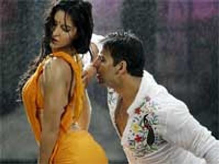 Akshay-Katrina's rain dance hits the screens