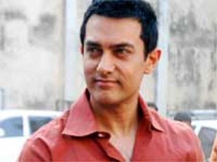Aamir Khan meets with a road accident 