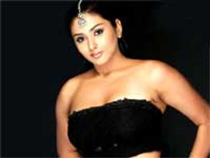 Namitha to pair up with Prithviraj