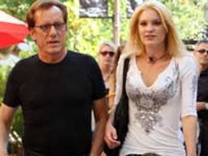 James Woods' ex-lover sues infidelity site