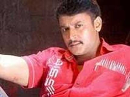 Darshan does item dance for Sihi Muttu