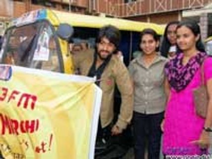 Yash's auto rickshaw ride with Radio Mirchi listeners