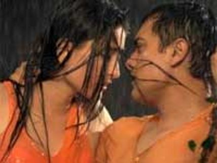 Aamir is a lucky charm for Kapoor sisters