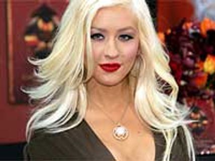 Christina Augilera takes music lighter after being mom