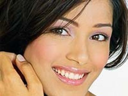 Freida Pinto snubs Shilpa Shetty