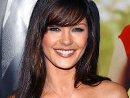 NY move crushes Catherine Zeta Jones' nude walking desires!