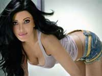 Koena Mitra asked to remove her T-Shirt