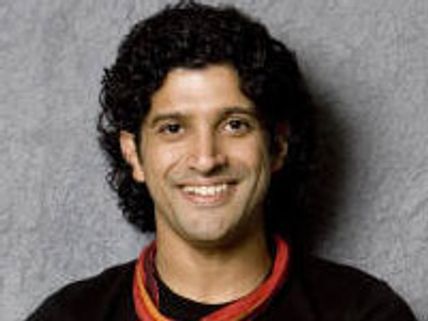Farhan joins Shahrukh in fighting Shiv Sena