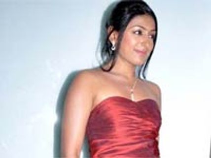 Padmapriya returns to Tollywood