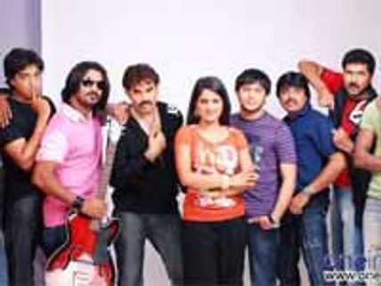 8 heroes comes to win one heroine on Feb 12