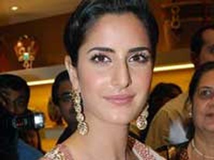 Katrina Kaif promoting Rajneeti with best friend