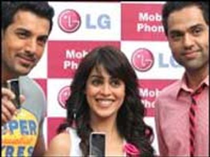 Genelia connects with John, Abhay on phone
