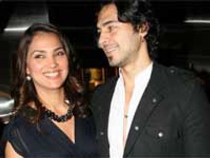 Lara and Dino avoid each other in Nashik