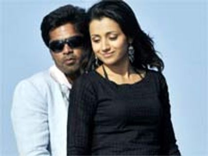 Vinnaithandi Varuvaya - Review