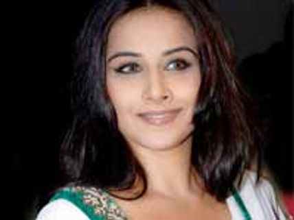 Balan, Amisha, Celina racing for Jogayya