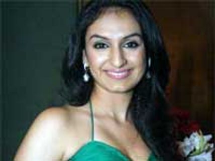 All about the happening singer Akriti Kakar