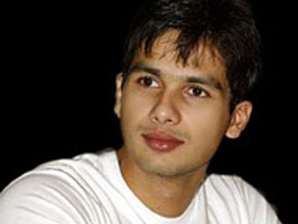 Shahid Kapoor enjoying his balanced innings