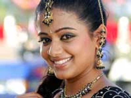Priyamani denies signing Sudeep's Kanwarlal