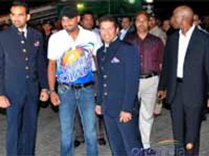Bollywood hits back IPL 3