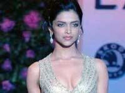 Deepika walks the ramp at WLIFW