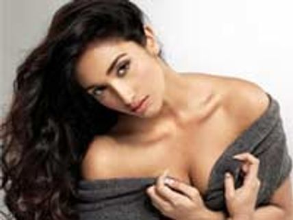 Jiah Khan holds Randhir Kapoor's ears?