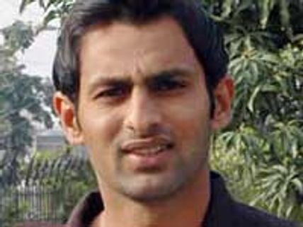 Police question Malik at Sania's house