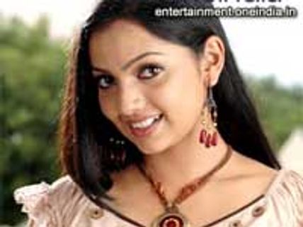 Samvrutha and Prithviraj in Manikya Kallu