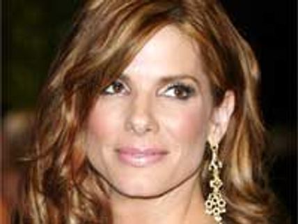 Sandra Bullock delaying divorce