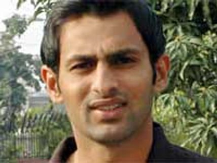 Shoaib Malik finally signs divorce papers