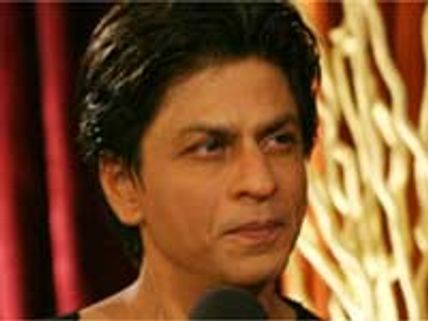 Shahrukh at hospital with Bobby Chawla