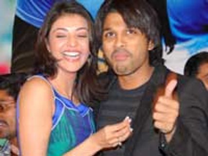 Allu Arjun celebrates 27th birthday with Darling team