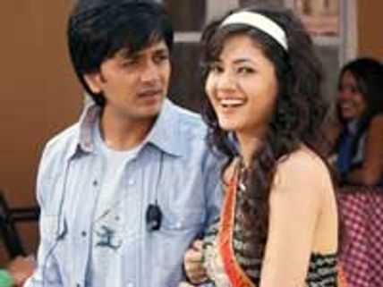 Jaane Kahan Se Aayi Hai- Review