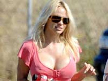 Pamela Anderson feels bad for Sandra Bullock