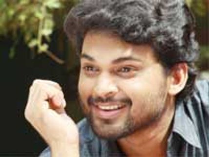 Ajmal Ameer returns to Malayalam with Makara Nilavu