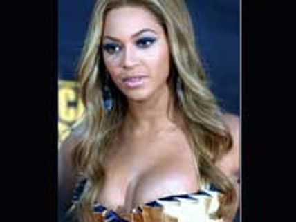 Beyonce Knowles' nipple snips out of her swimsuit