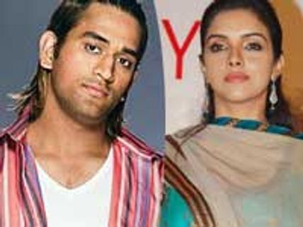 MS Dhoni at Asin's house till midnight