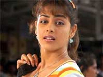 Genelia D'Souza loves being romantic