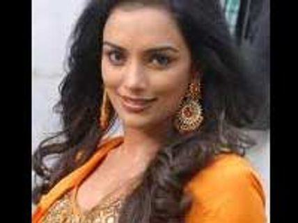 Swetha Menon injured on the sets of Penpattanam