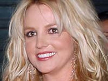 Britney Spears ends Ashton Kutcher’s Twitter reign
