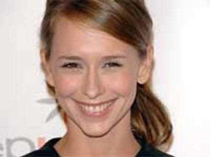 Jennifer Love Hewitt's Ghost Whisperer axed