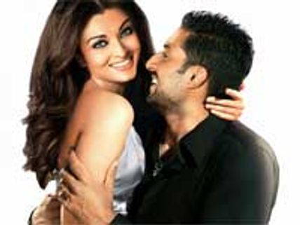 Abhishek-Aishwarya get romantic for Lux