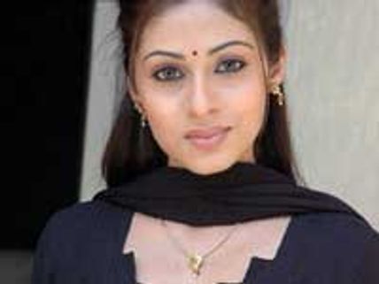 Sada busy shooting for Kannada Films