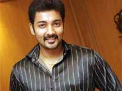 Munna goes bald for Raavanan