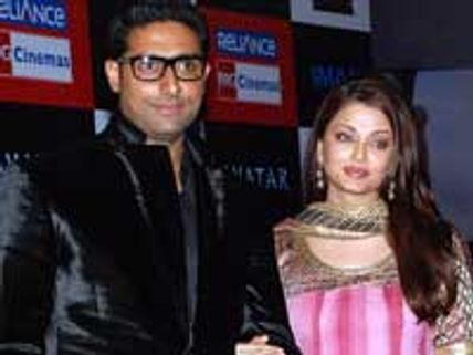 Abhishek proposes to Aishwarya under water